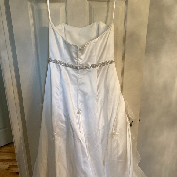 Davids Bridal Wedding Dress - Ivory - Picture 11 of 16